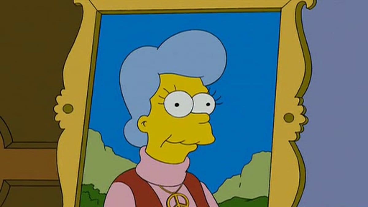 Mona Simpson - La desaparición de la mamá de Homero fue un misterio en los primeros episodios. Apareció por primera vez en 1995, cuando descubrieron que estaba viva. Tras volver a la clandestinidad, el personaje muere.