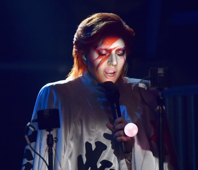 Lady Gaga rinde homenaje a David Bowie