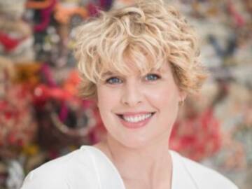 Tania Llasera muestra su apoyo a Rigoberta Bandini haciendo una reivindicación de las tetas