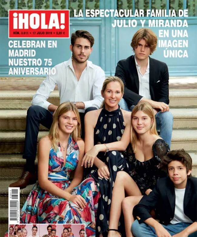 La exclusiva portada del ¡Hola! en la que Mirada posó con todos sus hijos.