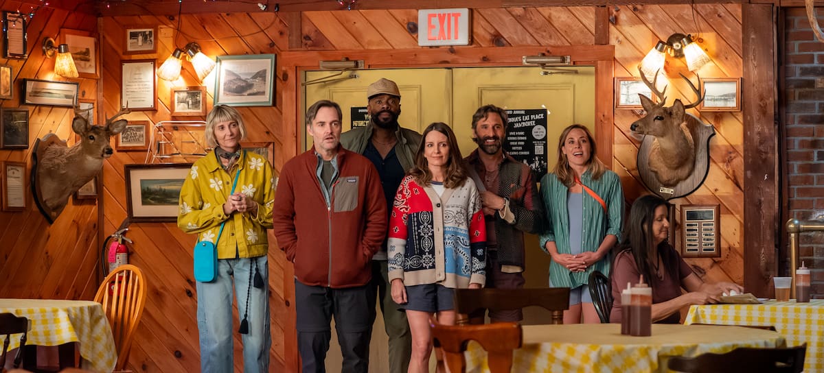Kerri Kenney-Silver como Anne, Will Forte como Jack, Colman Domingo como Danny, Tina Fey como Kate, Marco Calvani como Claude, y Erika Henningsen como Ginny, en la segunda temporada de 'Las cuatro estaciones' de Netflix.