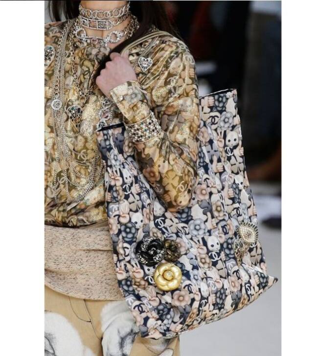 Chanel y Emojis