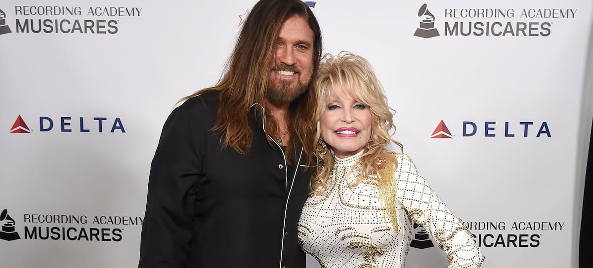 Billy Ray Cyrus y Dolly Parton en la gala MusiCares Person of the Year, en la que se rindió homenaje a Dolly Parton, celebrada en el Centro de Convenciones de Los Ángeles el 8 de febrero de 2019 en Los Ángeles, California.