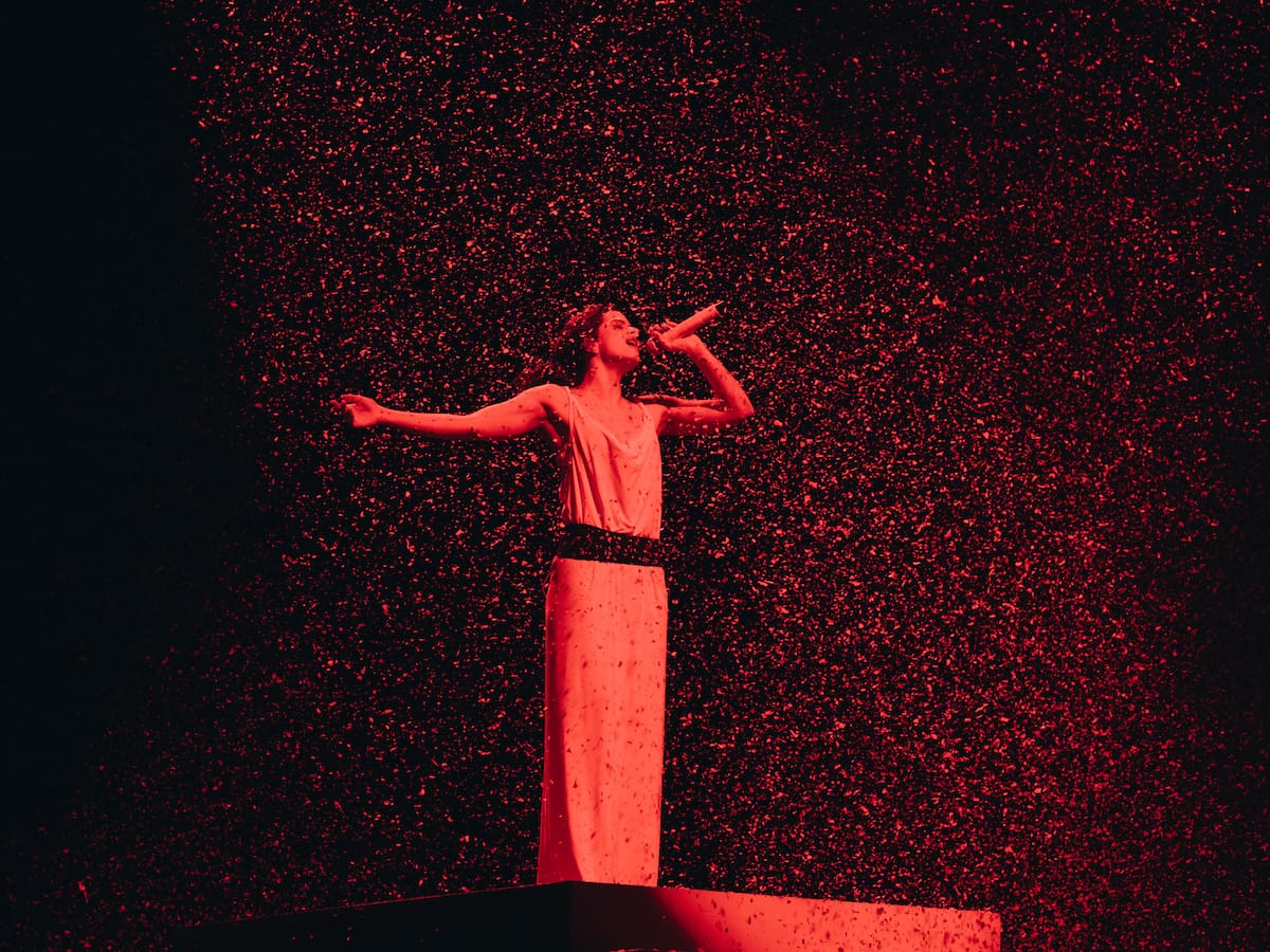 Estas son las 12 lecturas de Pilar Vila, la hermana de Rosalía, que en algún caso nos lleva a 'LUX' y ha comentado Mia Khalifa