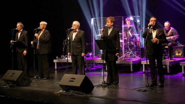 Ana Bejarano, junto a sus compañeros de Mocedades, en la última edición de los Premios Radiolé celebrada el 21 de Octubre de 2021.