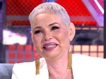Isabel Torres (‘Veneno’) rompe a llorar al recibir el Premio Ondas en `Sábado Deluxe’ tras contar su historia ©copyright los40.com