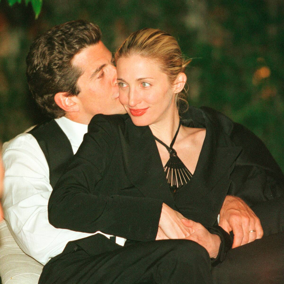 La banda sonora de Love Story parece esconder los secretos de Carolyn Bessette y JFK Jr.