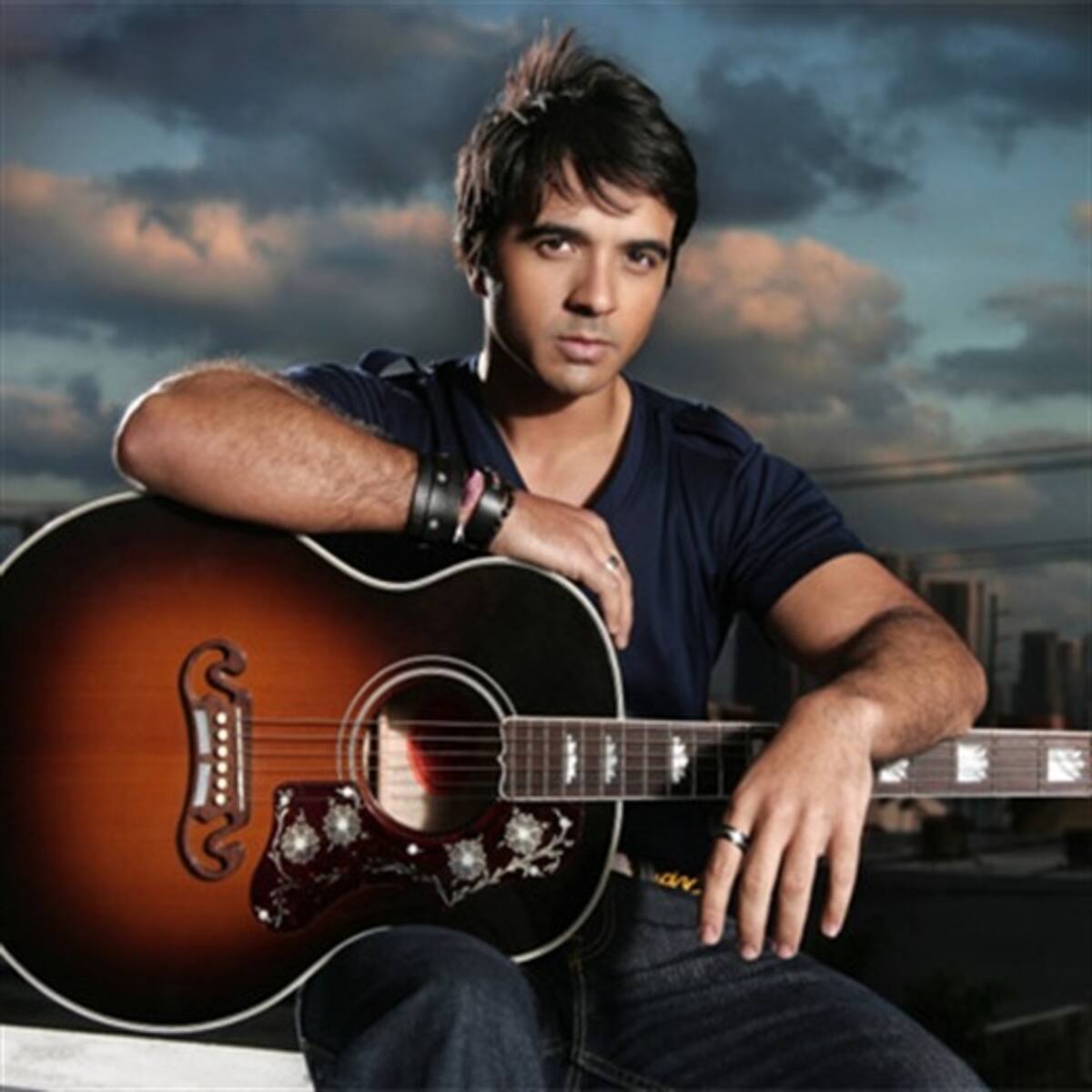 Luis Fonsi va para adelante