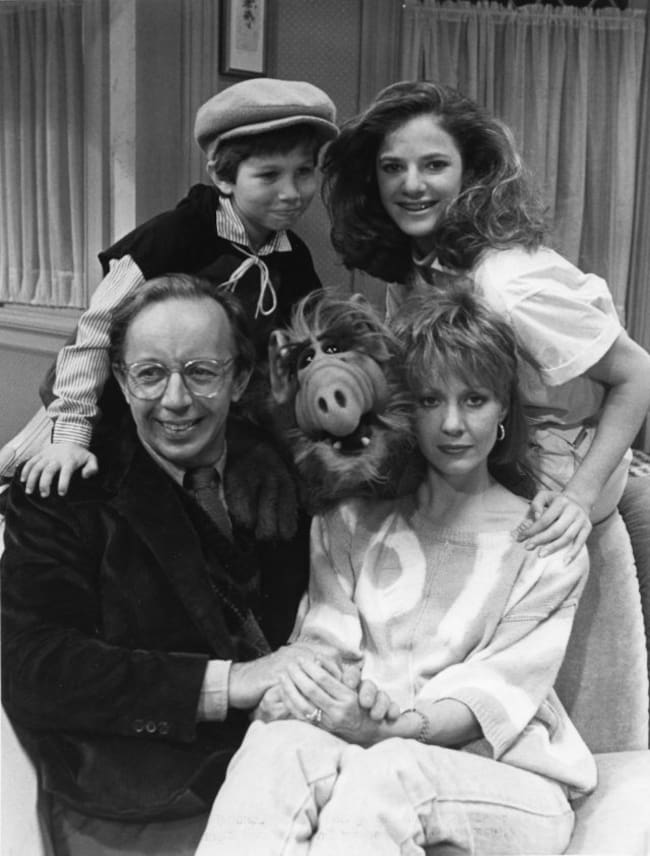 Max Wright, Benji Gregory, Andrea Elson y Anne Shedeen con Alf, reparto de la serie de televisiój 'Alf' de NBC.