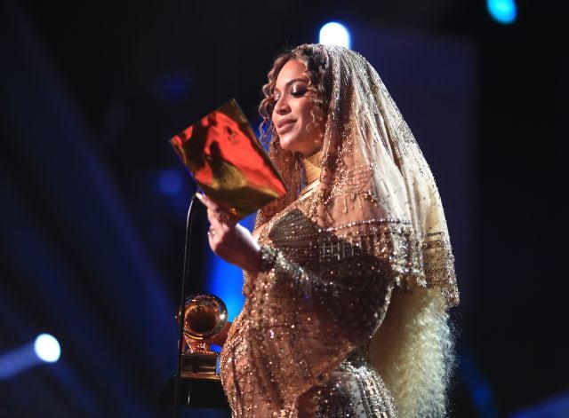 Beyoncé parecía una Virgen en los Grammy 2017.