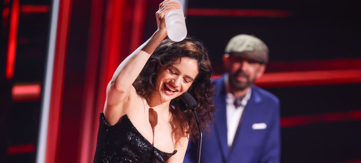 Rosalía, recibe el Premio Salón de la Fama en los Billboard Latin Awards 2026.