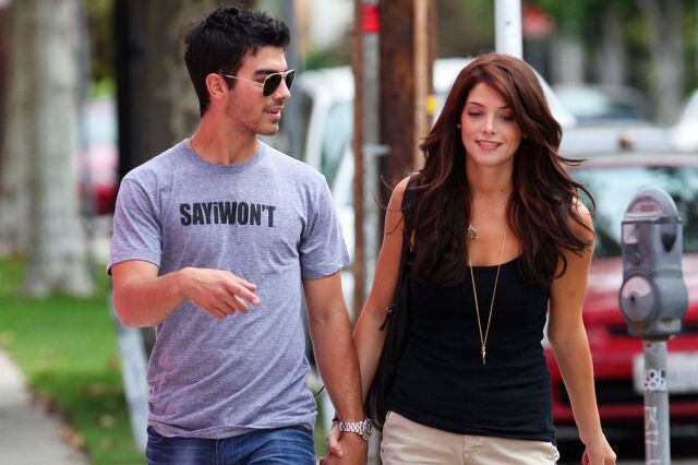 La primera vez de Joe Jonas!