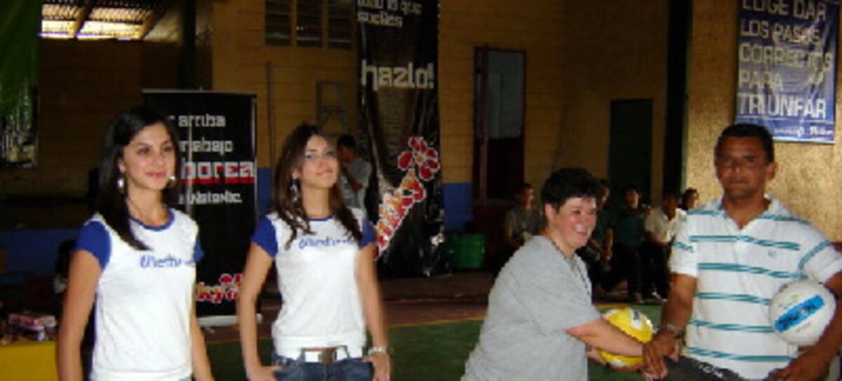 Entrega de artículos para el cole