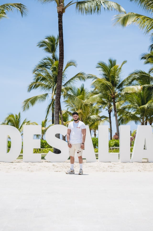 Omar Montes posa desde Punta Cana