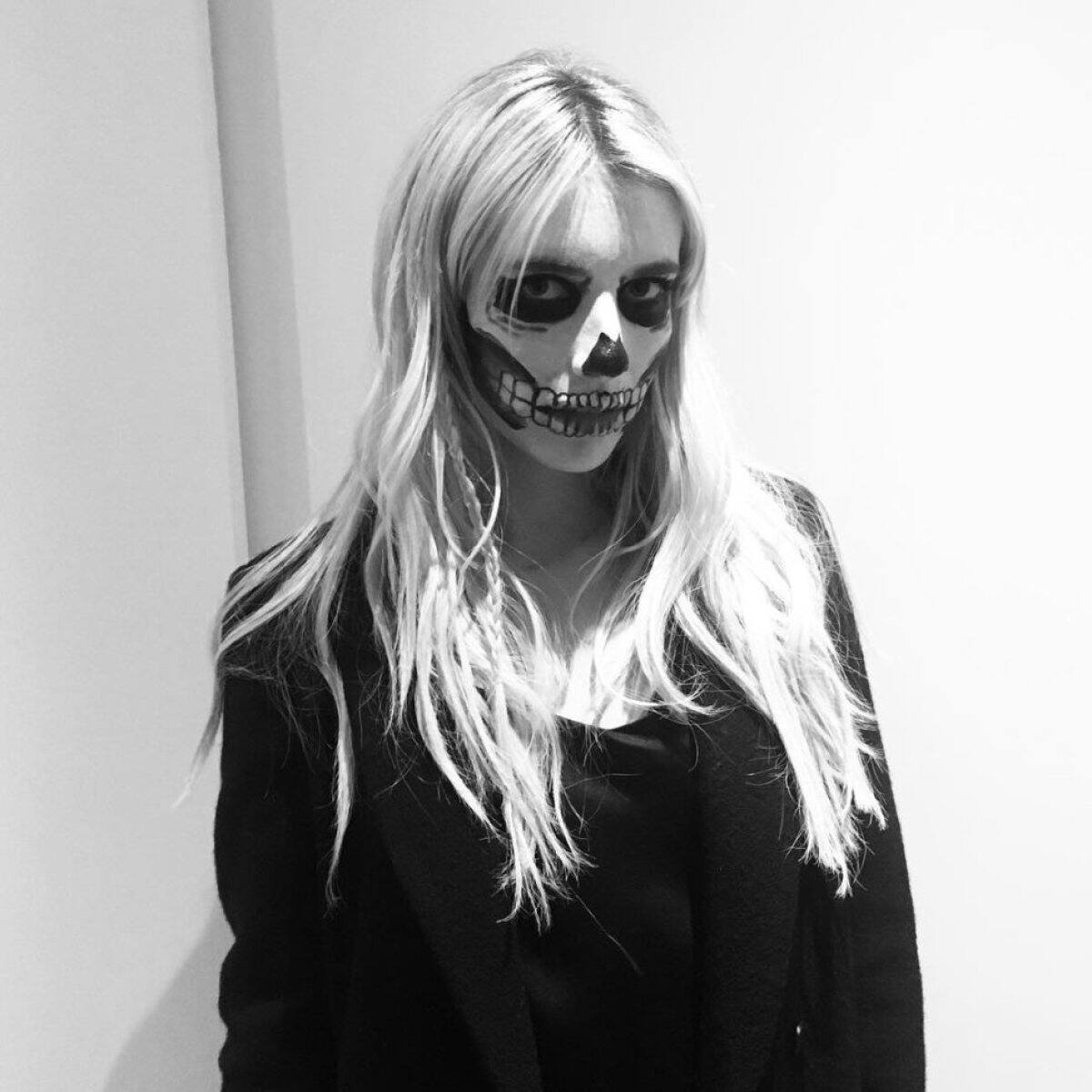 Emma Roberts y su look "día de los muertos!