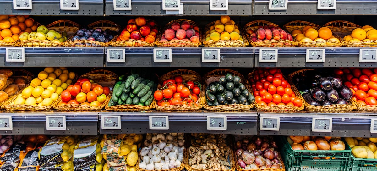 Muchas frutas presentan plaguicidas, denuncia Ecologistas en Acción.