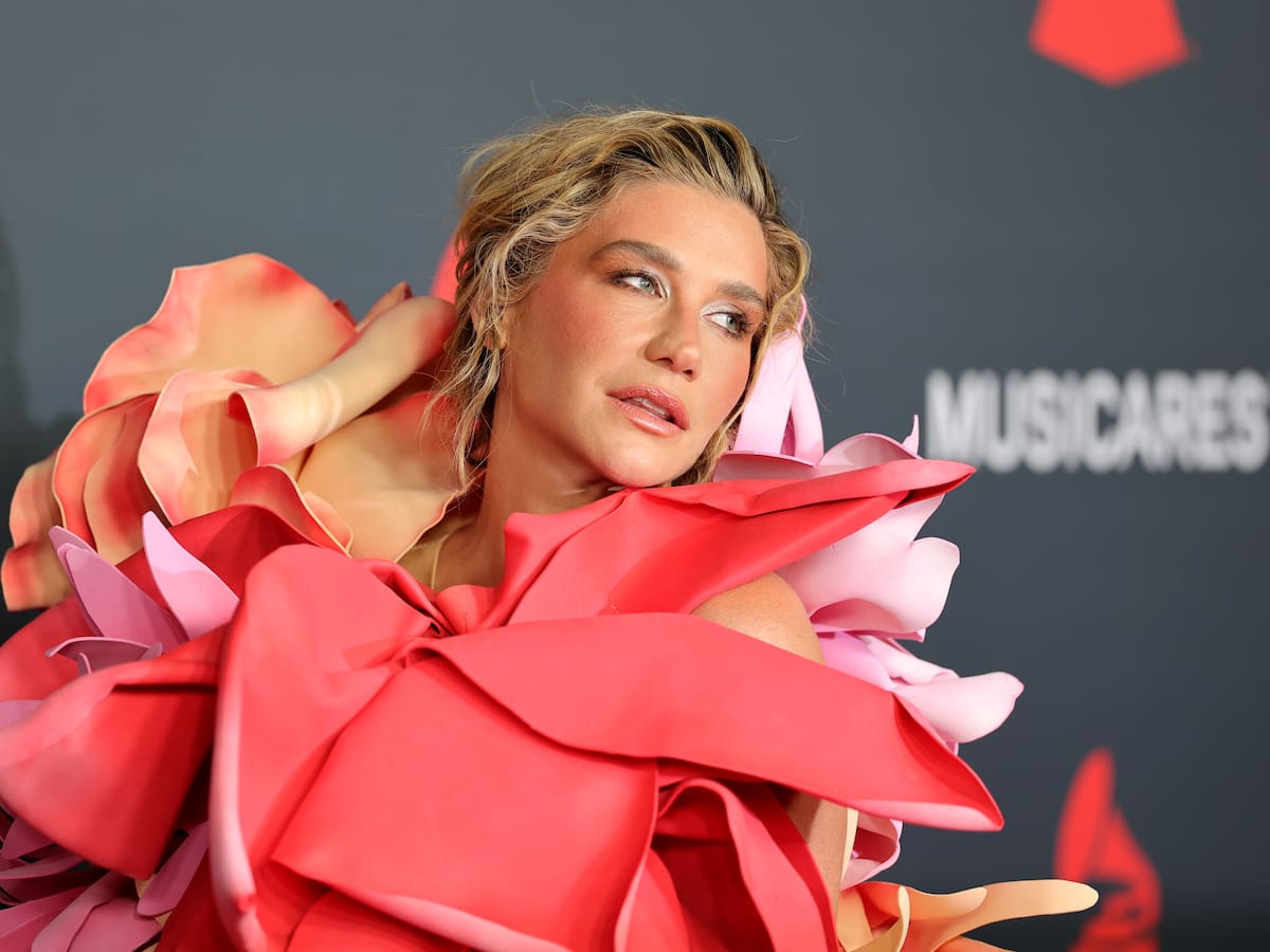 Kesha se arrepiente de sus retoques estéticos: "Pasé por una horrible fase de rellenos"