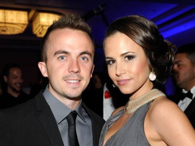 Frankie Muniz y Elyica Marie en una premiere en 2013.
