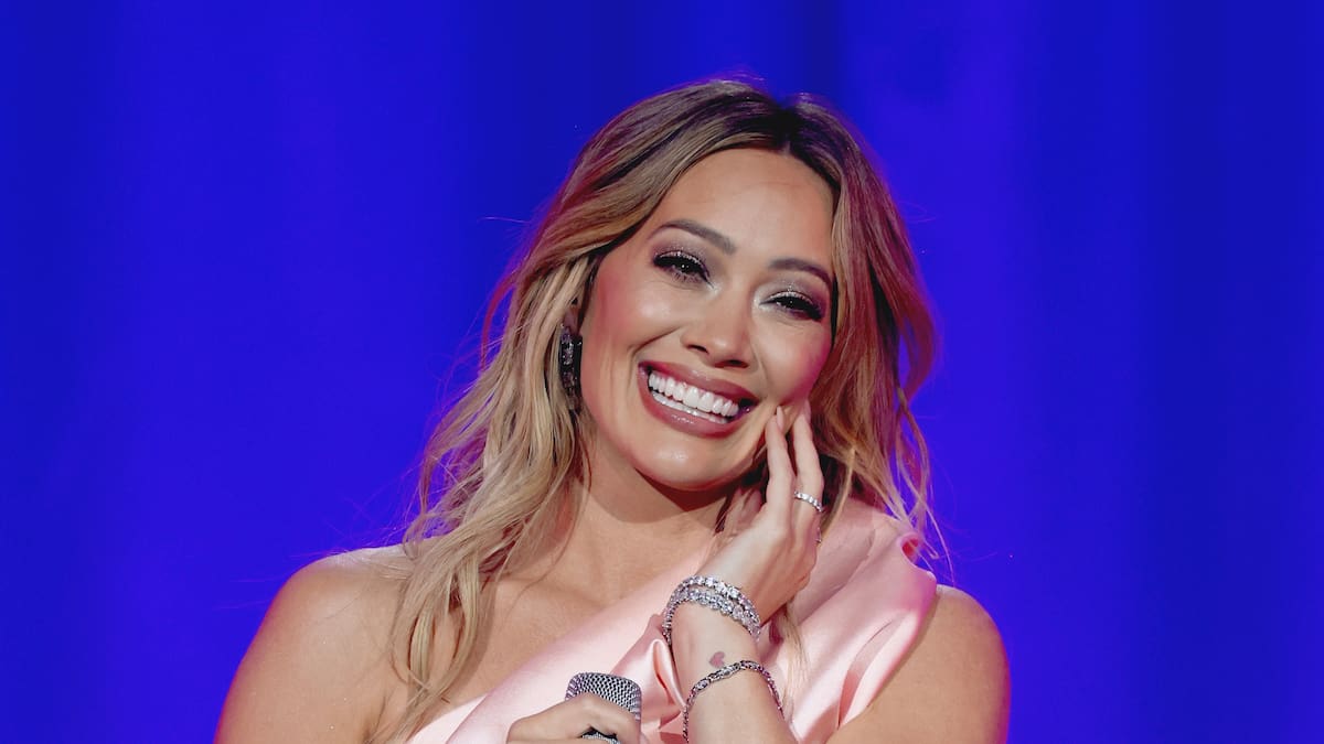 Hilary Duff se abre como nunca y habla de una familia rota y un exnovio inapropiado: “No era ilegal, pero…”