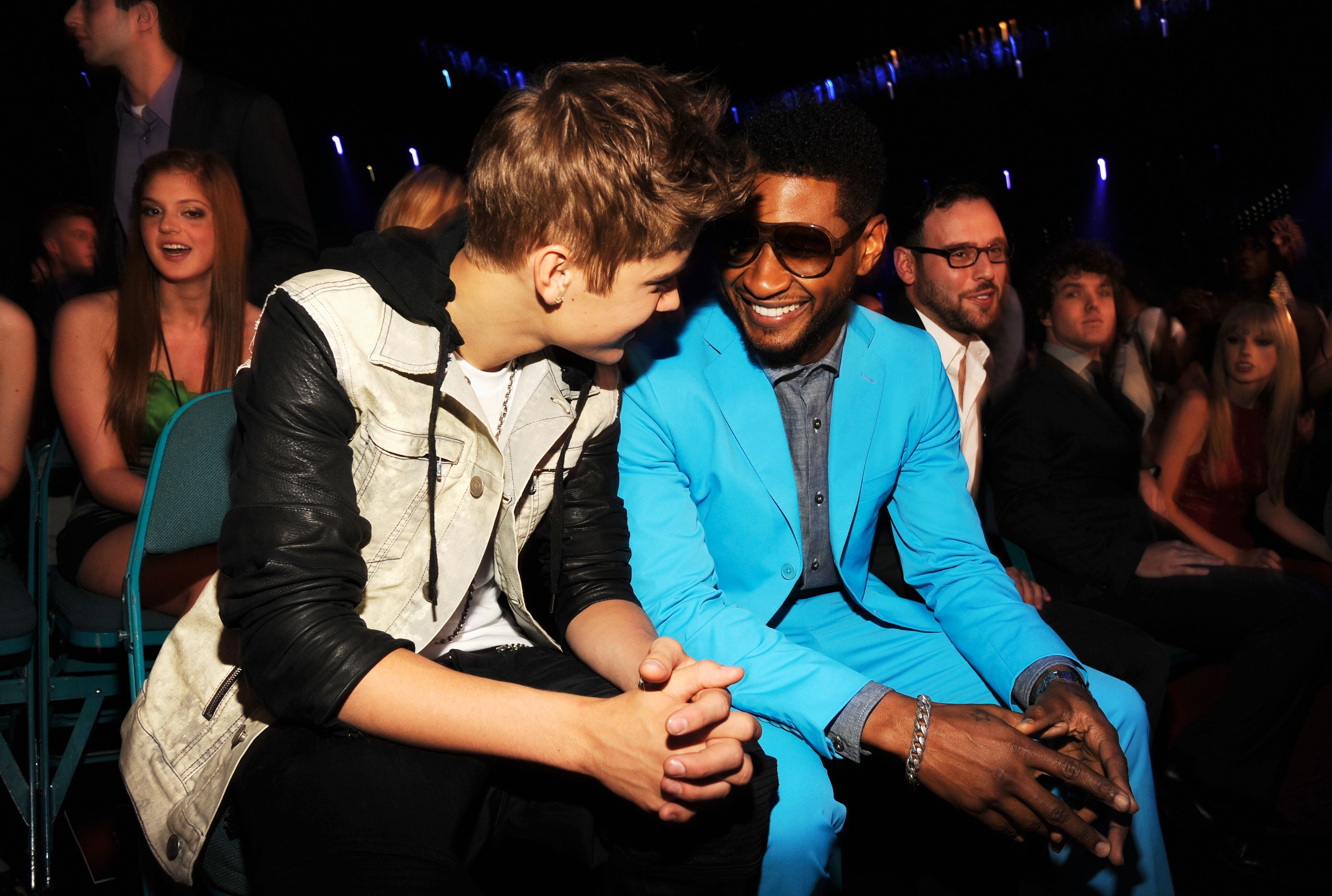 Justin Bieber y Usher en los Billboard Music Awards de 2012