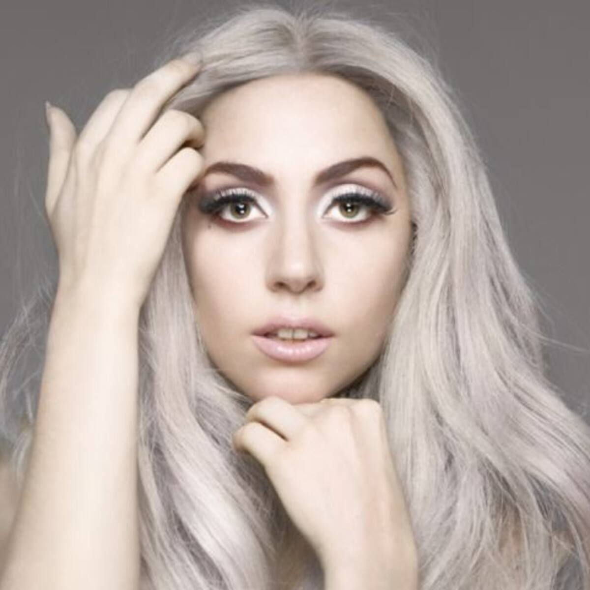 Lady Gaga fue a comprar pizza y se le escapó un seno