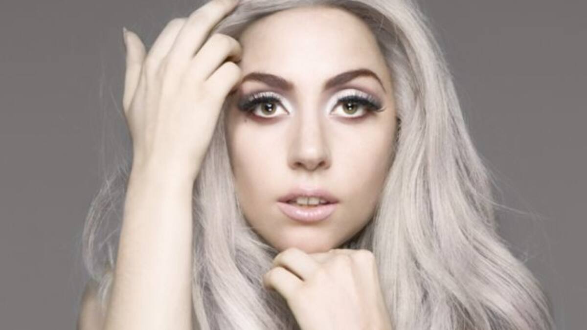 Lady Gaga fue a comprar pizza y se le escapó un seno