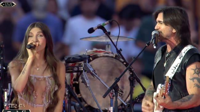 Juanes y Yami Safdie en La Velada del Año VI