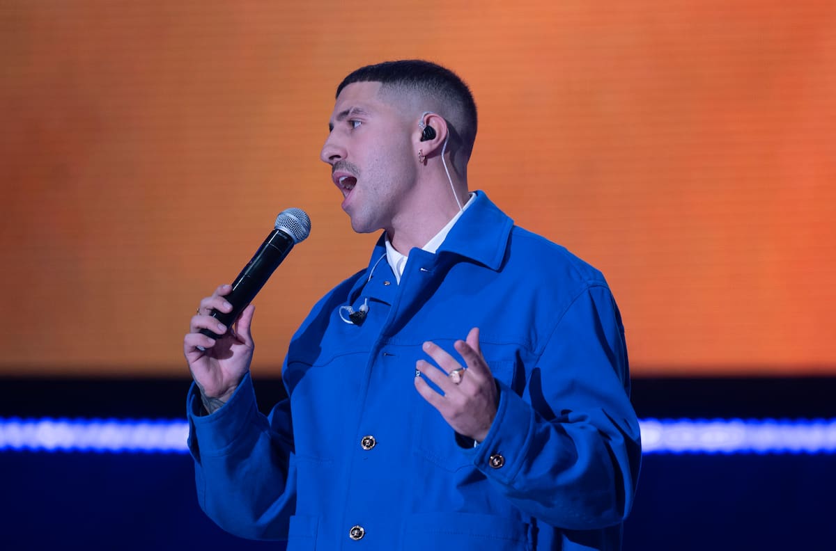 Así, fusionando su base pop con elementos electrónicos y urbanos, Enol ha enamorado al Movistar Arena con dos temas de su último LP ‘TUTTO PASSA’.