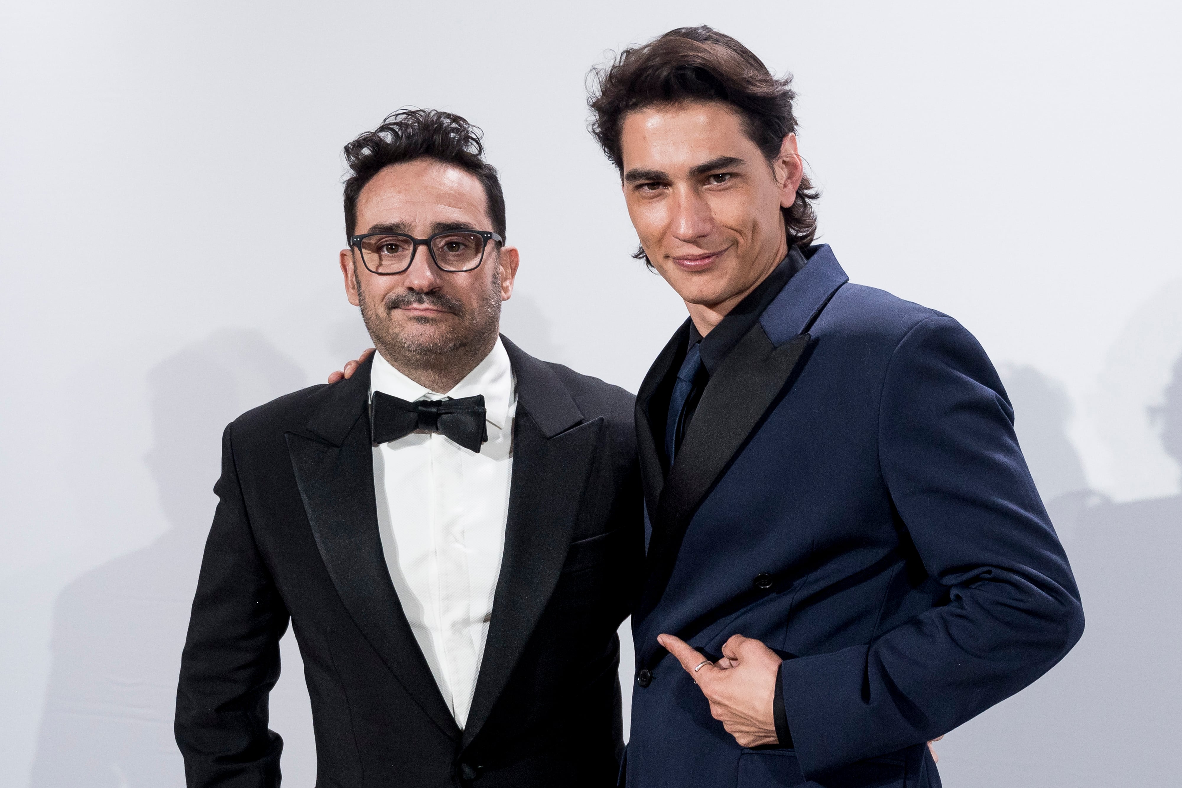 J.A. Bayona y Enzo Vogrincic en Men Of The Year Awards 2024, de Esquire.