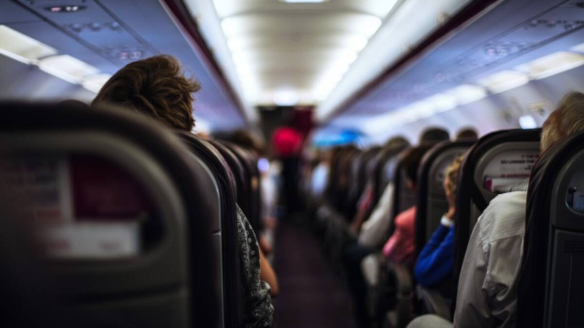 9000€ de multa por abrir la puerta de emergencia de un avión "para ventilar"