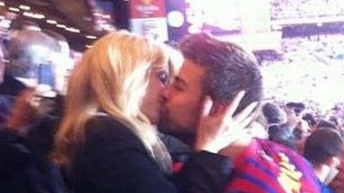 Shakira y Piqué a puro beso