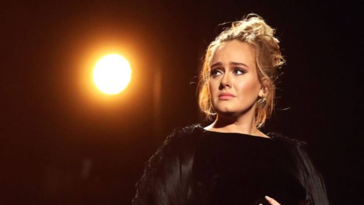 Adele anuncia la fecha de lanzamiento de su disco... ¡en una boda!