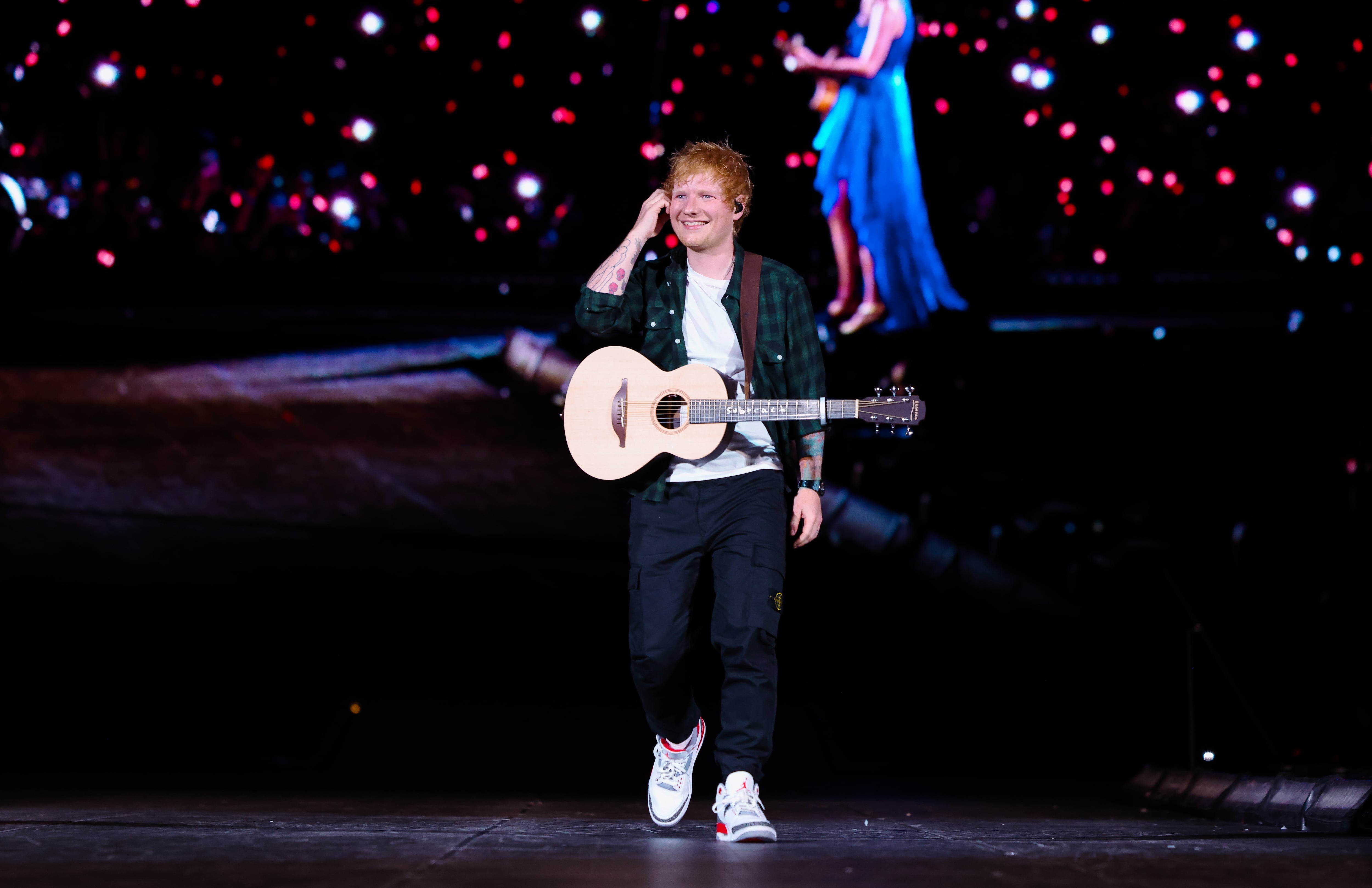 Ed Sheeran durante el concierto de Taylor Swift en el estadio de Wembley el 15 de agosto de 2024 en Londres