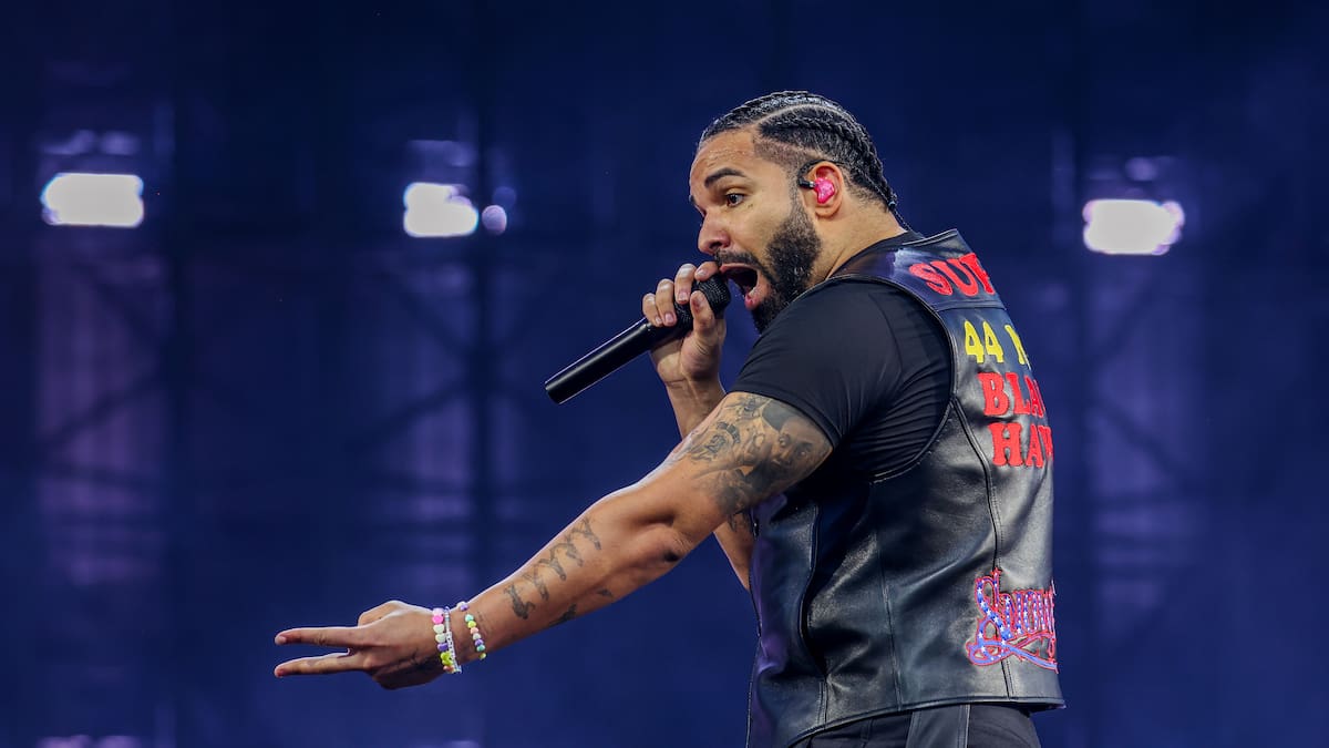 Drake iguala a Taylor Swift con un récord histórico en Billboard