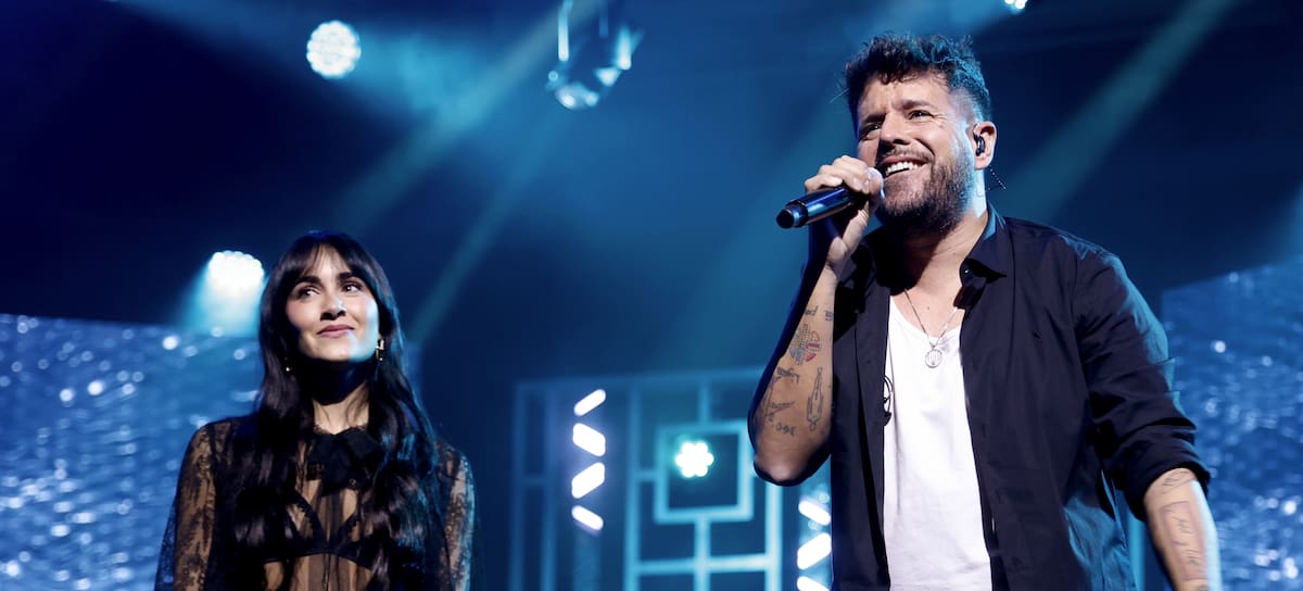 LAS VEGAS, NEVADA - 12 DE NOVIEMBRE: (De izquierda a derecha) Aitana y Pablo López actúan en el escenario durante la gala de la Academia Latina de la Grabación en honor a Rafael, Artista del Año 2025, el 12 de noviembre de 2025 en Las Vegas, Nevada. (Foto de John Parra/Getty Images para la Academia Latina de la Grabación)