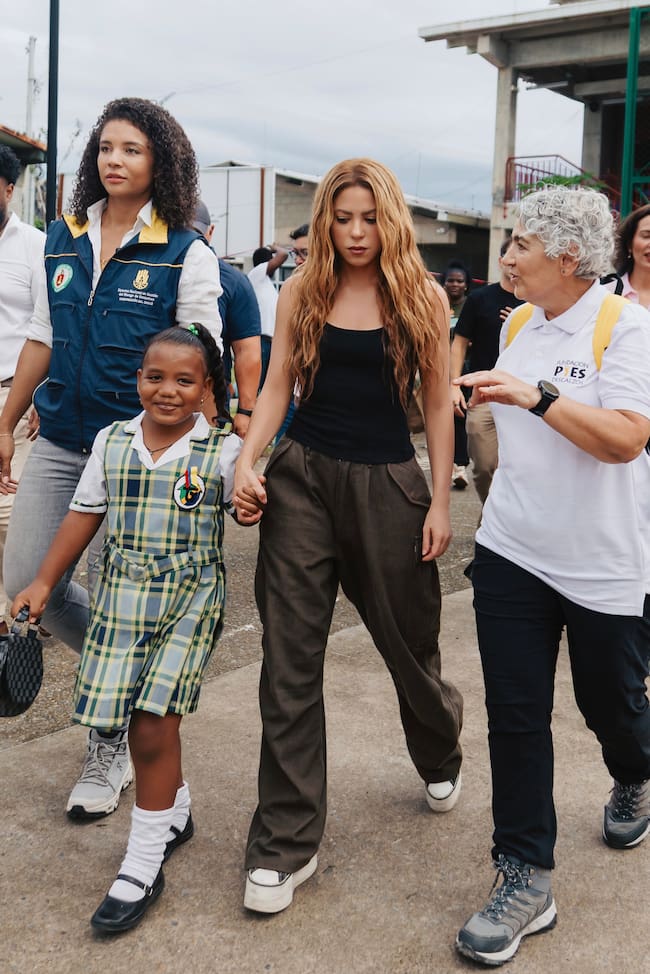 Shakira visita Quibdó para ayudar tras el terremoto de Colombia 2026.