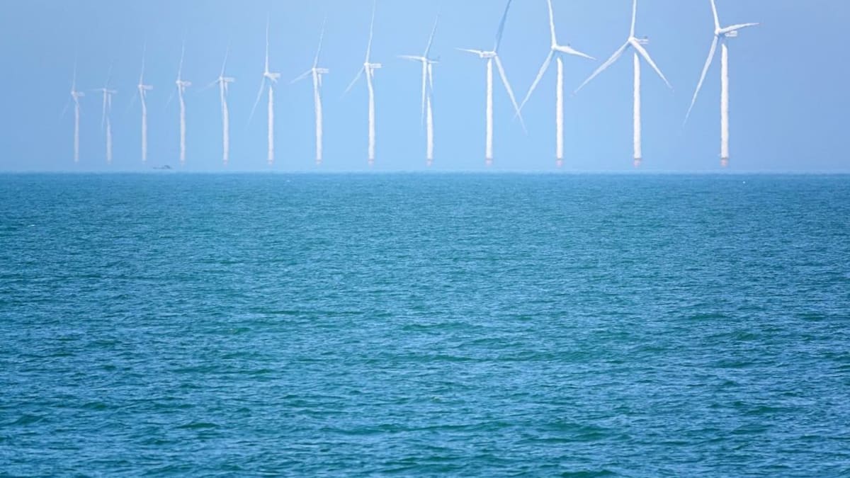 ¿El futuro de las renovables? China instala su mayor plataforma eólica marina flotante