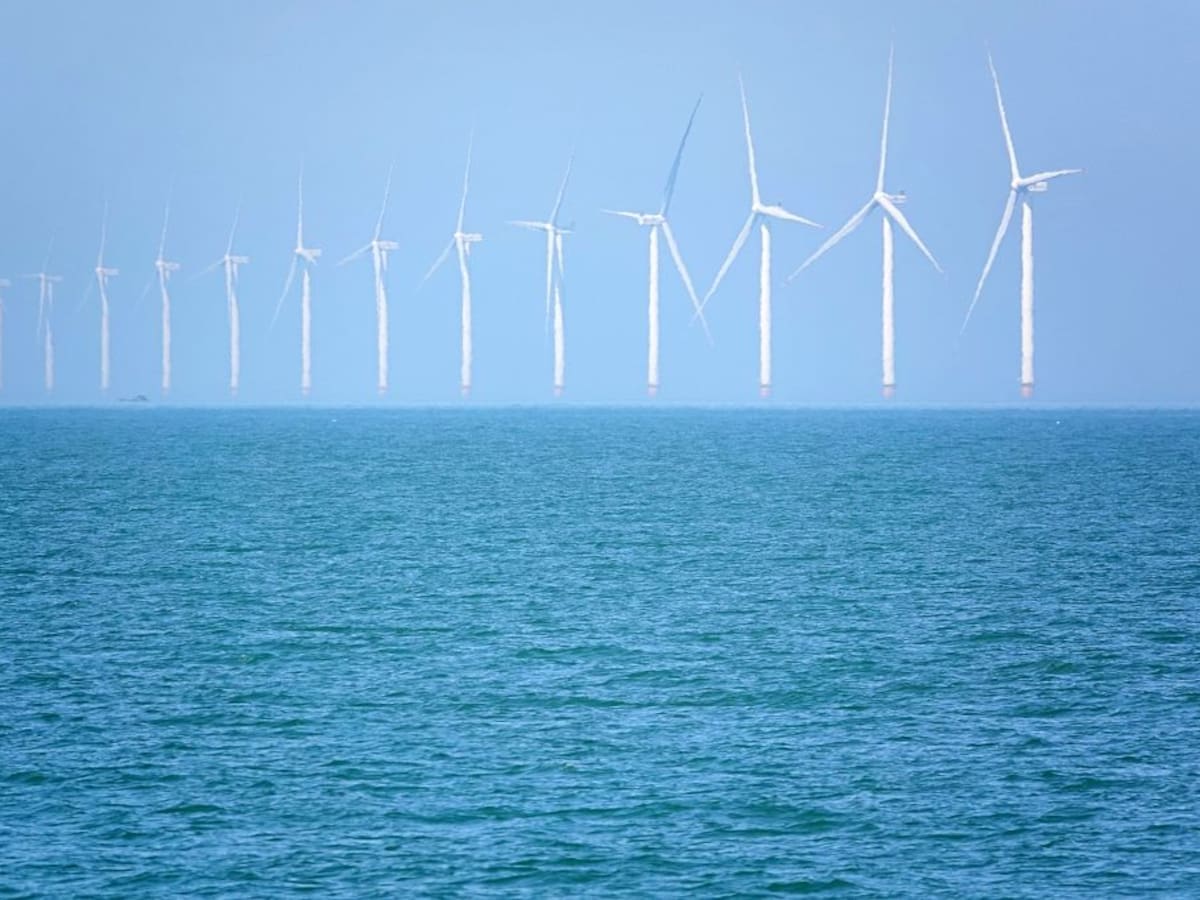 ¿El futuro de las renovables? China instala su mayor plataforma eólica marina flotante