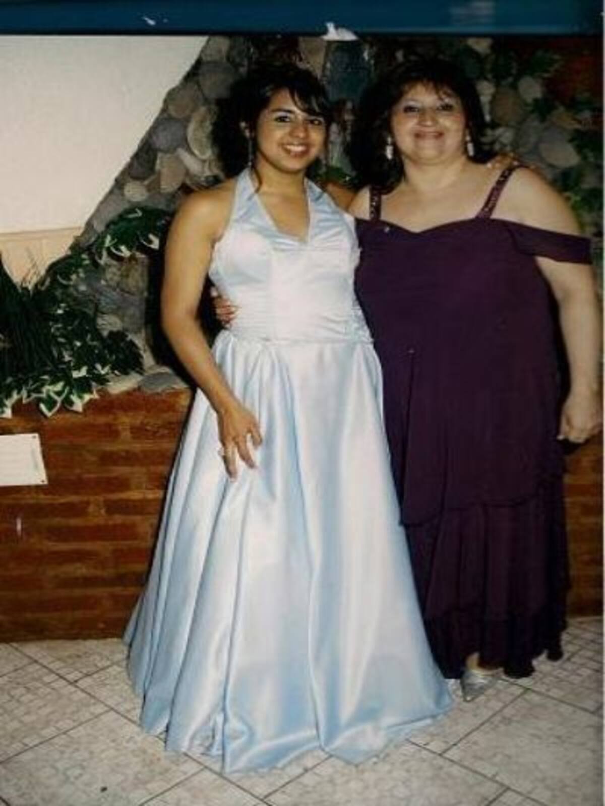 Camila y su mamá de fiesta