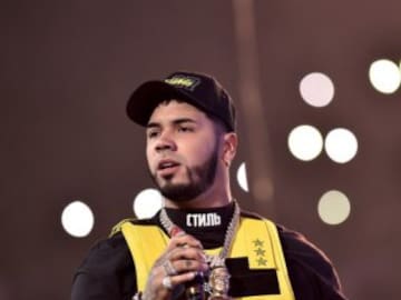Anuel AA se ríe de los memes sobre su soltería: “Internet sigue invicta”