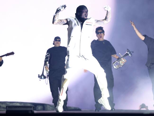 Una de las que ha podido disfrutar en directo del concierto ha sido Sara Sahar, la mujer con la que le pillaron antes de romper con Nicki Nicole y que ha estado en el festival disfrutando de su actuación.