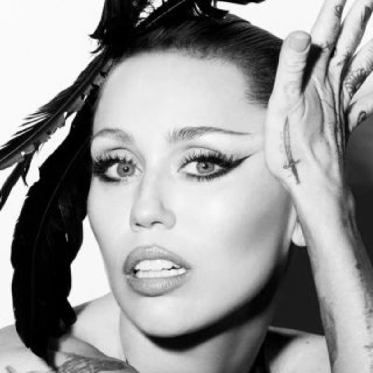 Miley Cyrus revela el primer adelanto de su nuevo proyecto audiovisual " Something Beautiful"