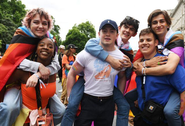 Elenco de &quot;Hearstopper&quot; en el Orgullo LGTBI de Londres