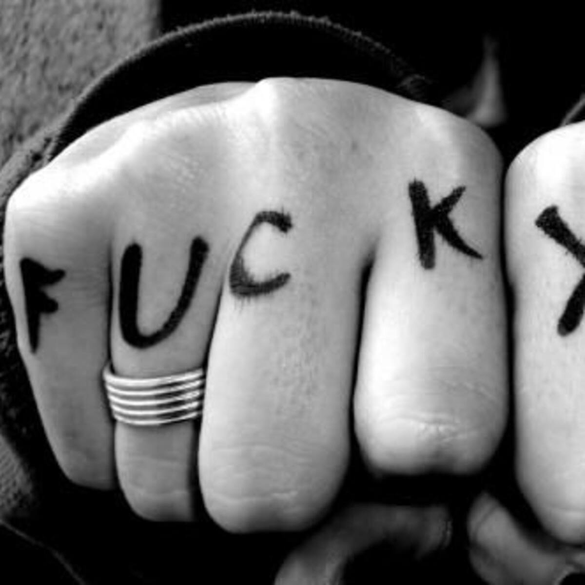 ¿Qué significa y de dónde proviene el insulto con el dedo del medio?