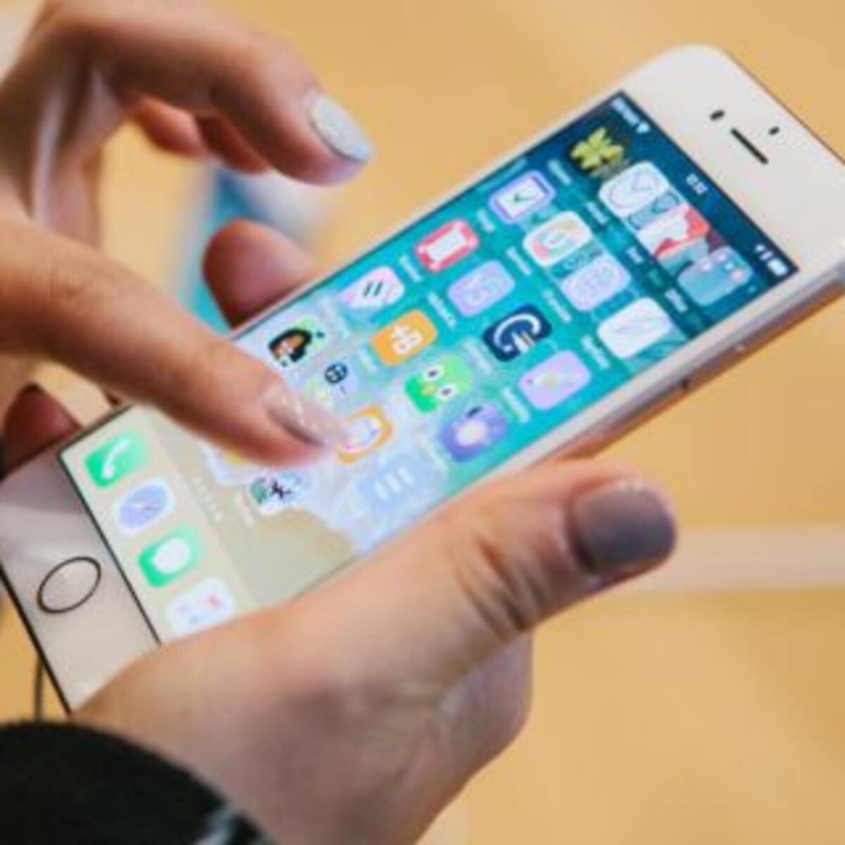 Apple escucharía a los usuarios a través de Siri
