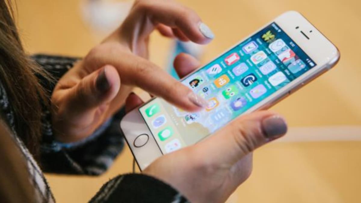 Apple escucharía a los usuarios a través de Siri