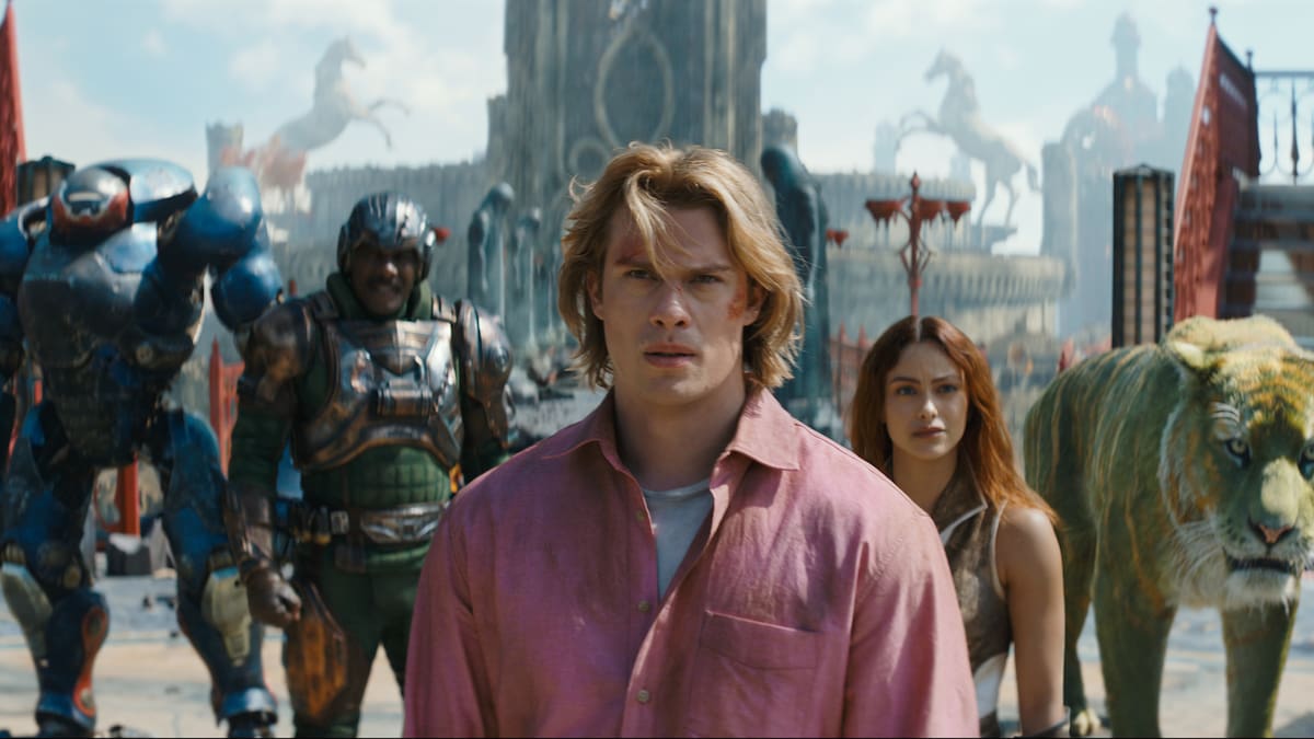 Nicholas Galitzine nos cuenta la historia de por qué habla un español perfecto: "Pues sí, el País Vasco"