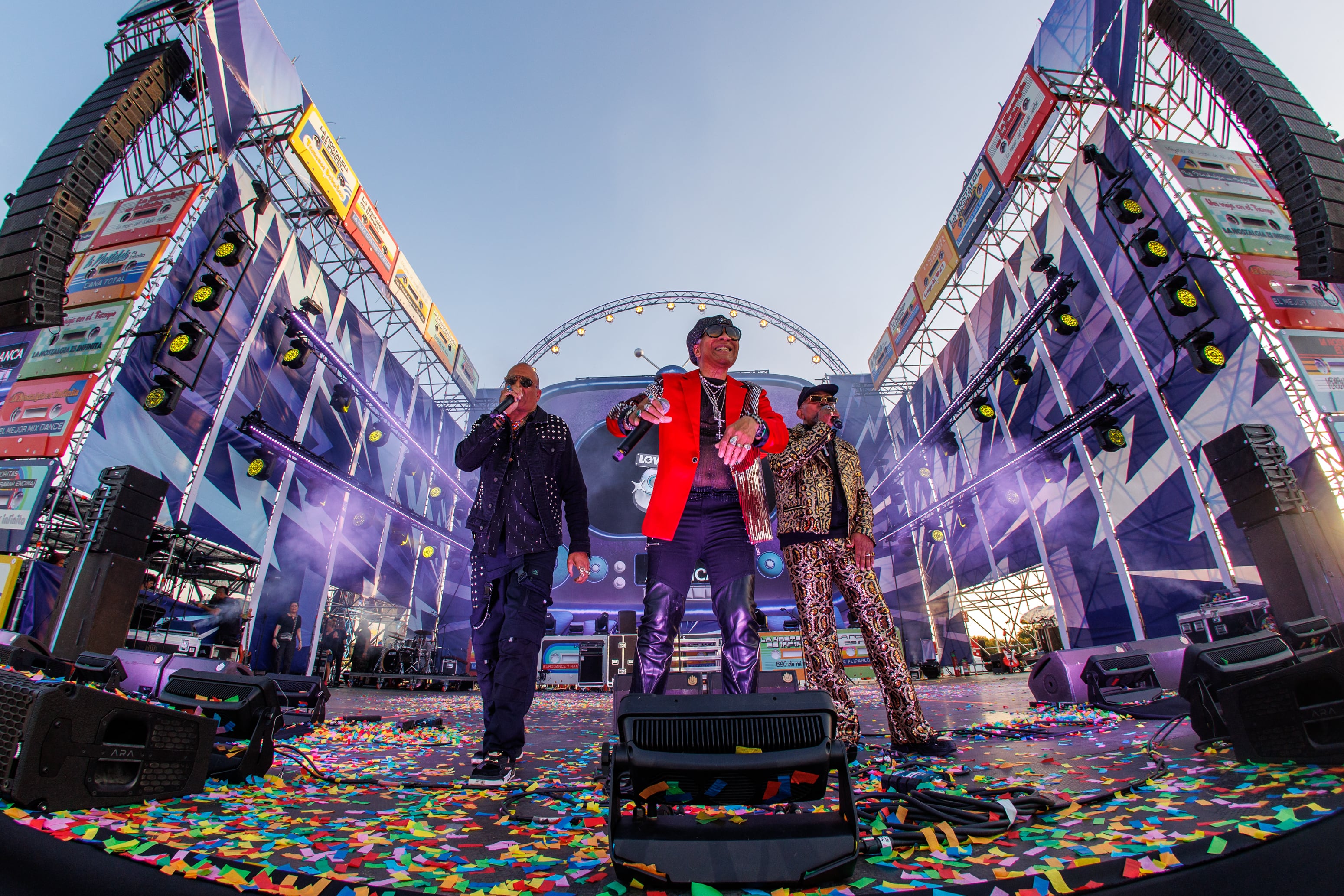 Un evento espectacular repleto de la mejor música de la década de los 90 que nos transportó a miles de recuerdos en nuestra memoria de la mano de artistas como Chimo Bayo, King Africa, Seguridad Social, Rebeca, Blackbox y muchos más repartidos en 5 escenarios.