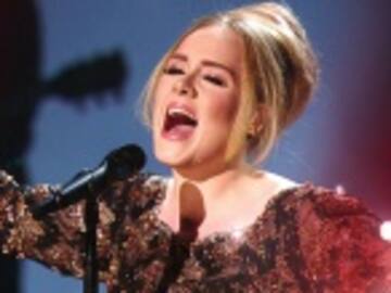 Adele canta ‘Hello’ en ‘The Tonight Show’ con instrumentos de colegio