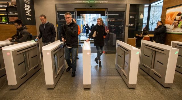 Entrada a una de las tiendas Amazon Go